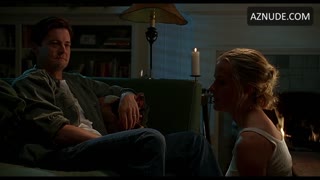 ELISABETH SHUE nude in The Trigger Effect