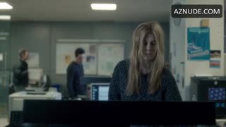 CLEMENCE POESY nude in The Tunnel