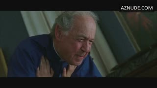 NATALIE PORTMAN nude in V for Vendetta