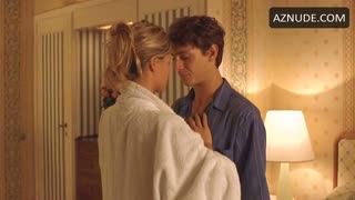 MICHELLE HUNZIKER nude in Voglio stare sotto al letto