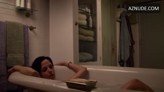 MARY-LOUISE PARKER nude in Weeds