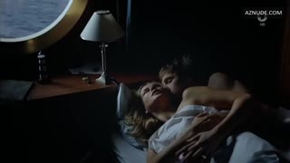 VERONICA FERRES nude in Die lange Welle hinterm Kiel