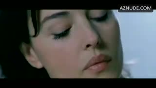 MONICA BELLUCCI nude in Agents secrets