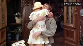 LAUREN HOLLY nude in Dumb & Dumber