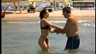 MANUELA ARCURI nude in A ruota libera