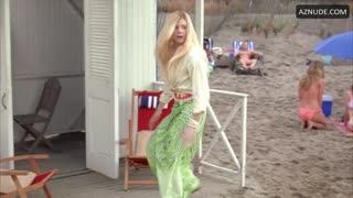 BUSY PHILIPPS nude in White Chicks