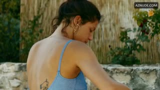 ADELE EXARCHOPOULOS nude in Revenir