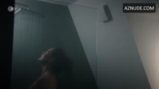 EMILY COX nude in Kleine Eheverbrechen
