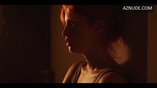 VERA KOLODZIG nude in O Clube