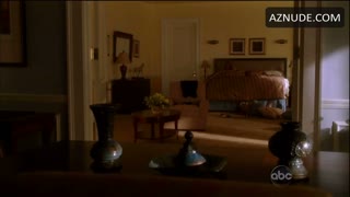 JERI RYAN nude in Body of Proof