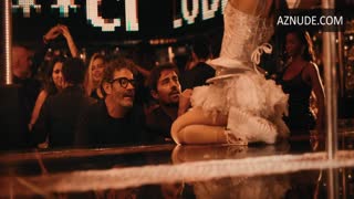 IRIS RUNA nude in O Clube