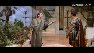ELIZABETH TAYLOR nude in Cleopatra