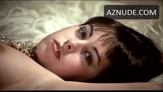 LINA ROMAY nude in Downtown - Die nackten Puppen der Unterwelt