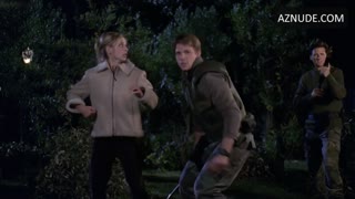 SARAH MICHELLE GELLAR nude in Buffy the Vampire Slayer