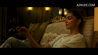 DEEPIKA PADUKONE nude in Pathan