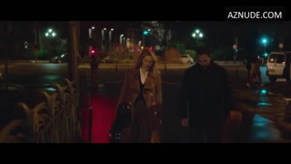 VIRGINIE EFIRA nude in Les enfants des autres