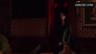 OLIVIA MUNN nude in New Girl