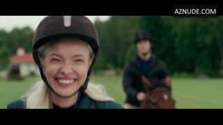 PAULINA GALAZKA nude in Girls to Buy