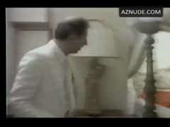 EDWIGE FENECH nude in Il ficcanaso