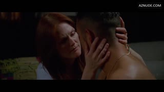 JULIANNE MOORE nude in Don Jon