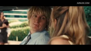 JENNIFER ANISTON nude in Marley & Me