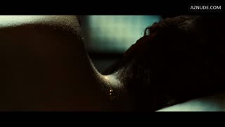 LEANDRA LEAL nude in O Lobo Atras da Porta