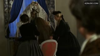 LIZZIE BROCHERE nude in Sissi, l