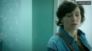 CARRIE COON nude in The Leftovers