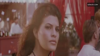 JAQUELINE FERNANDEZ nude in Murder 2