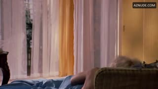 GOLDIE HAWN nude in There