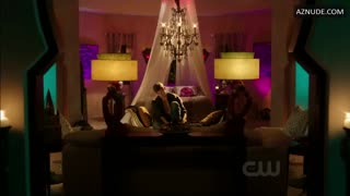 ANNALYNNE MCCORD nude in 90210