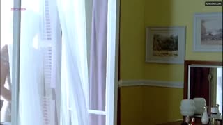 JENNIFER BEALS nude in Joueuse