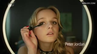 LIESELOTTE VOSS nude in Solo Fur Weiss