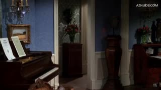 JENNIFER ANISTON nude in Friends