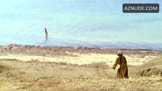 EDWIGE FENECH nude in Il ladrone
