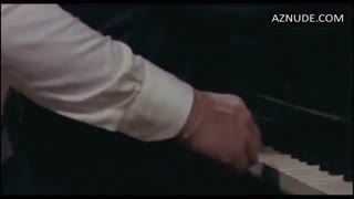 EDWIGE FENECH nude in L