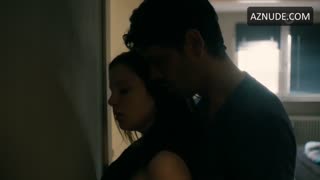 JELLA HAASE nude in Das Leben Danach