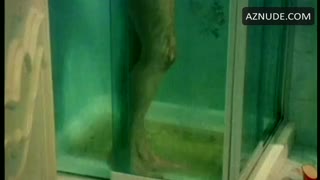 GLORIA GUIDA nude in La liceale seduce i professori