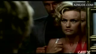 KELLY CARLSON nude in Nip/Tuck