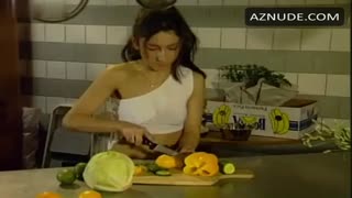 SIBEL KEKILLI nude in Junge Arsche