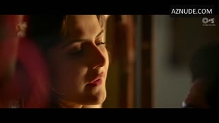 ZARINE KHAN nude in Aksar 2