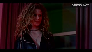 MATILDE REYMAO nude in O Clube