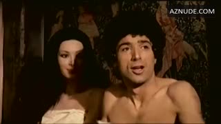 EDWIGE FENECH nude in Quando le donne si chiamavano 