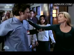 ELIZABETH BANKS nude in Scrubs