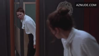 MAGGIE GYLLENHAAL nude in Secretary