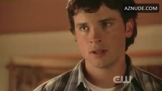 LAURA VANDERVOORT nude in Smallville