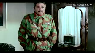EDWIGE FENECH nude in La soldatessa alle grandi manovre