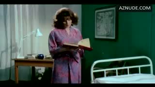 EDWIGE FENECH nude in La soldatessa alle grandi manovre
