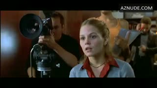 EVA MENDES nude in Urban Legends: Final Cut