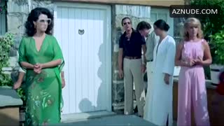 EDWIGE FENECH nude in La vergine, il toro e il capricorno